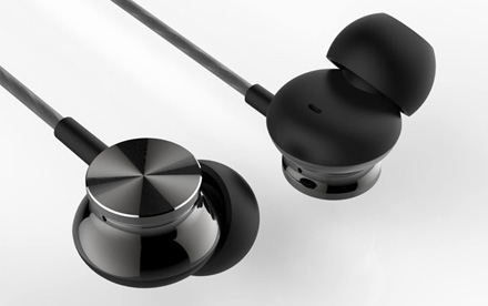 Betron BS10 Auriculares con aislamiento de ruido, con micrófono y control de volumen, potente sonido de graves